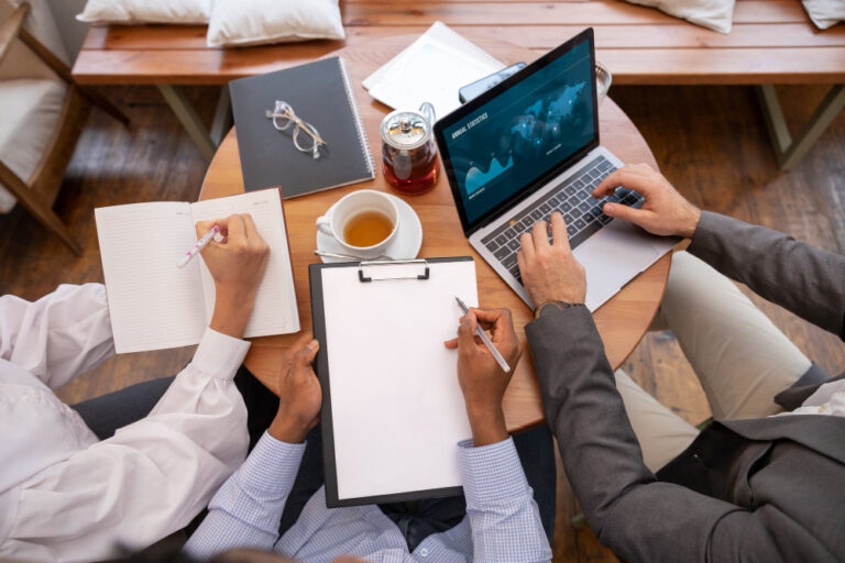 COMO ESCOLHER BONS FORNECEDORES E GARANTIR O SUCESSO DO SEU EVENTO.